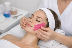 Kinesiotaping estetyczny: kurs nowoczesnych metod modelowania i terapii twarzy